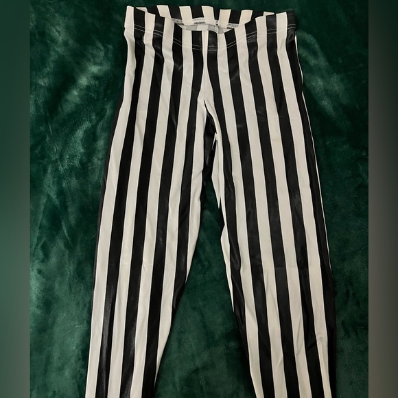 Blackmilk Beetlejuice leggings - Picture 1 of 3